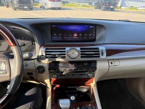 Used 2016 Lexus LS 460 w/ Comfort Package RWD image 9