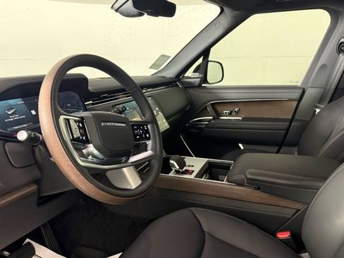 New 2025 Land Rover Range Rover SE image 17