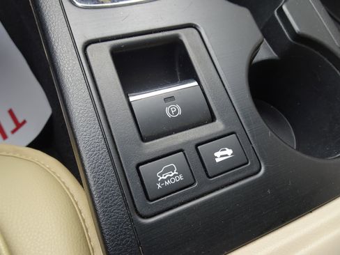 Used 2017 Subaru Outback 2.5i Limited image 16