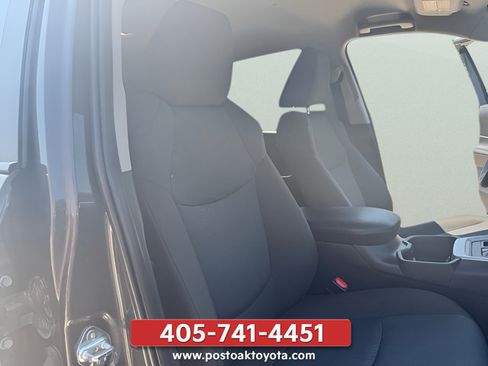 Used 2025 Toyota RAV4 XLE FWD image 22