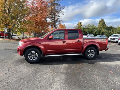 Used 2019 Nissan Frontier PRO-4X image 2