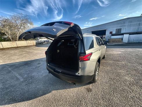 Used 2023 Chevrolet Traverse LT w/ Rear Camera Mirror Package image 25