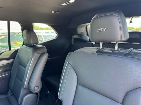 Used 2025 Buick Enclave Sport Touring AWD/4WD image 26