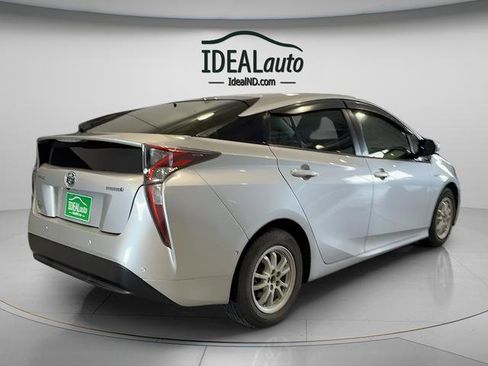 Used 2017 Toyota Prius Three image 5