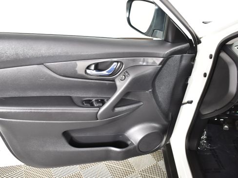 Used 2017 Nissan Rogue S AWD/4WD image 34