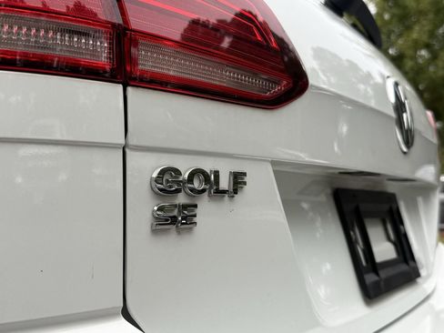 Used 2019 Volkswagen Golf SE image 12