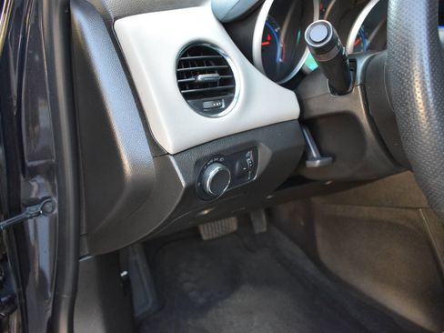 Used 2015 Chevrolet Cruze LT image 17