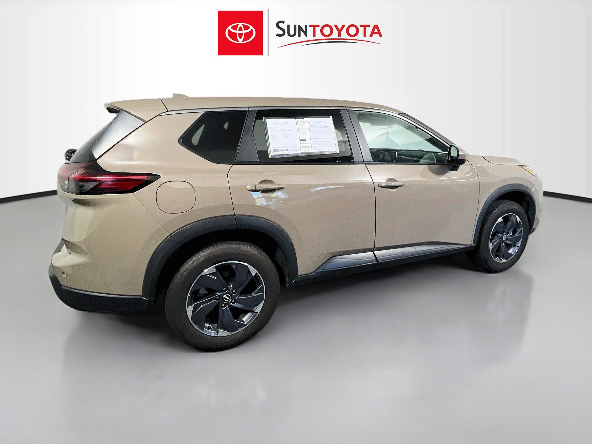 Used 2025 Nissan Rogue SV FWD image 4