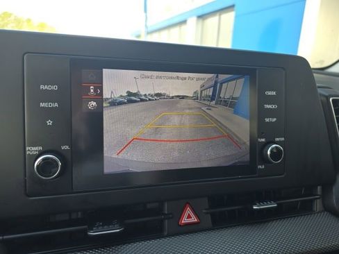 Used 2023 Kia Sportage LX image 19