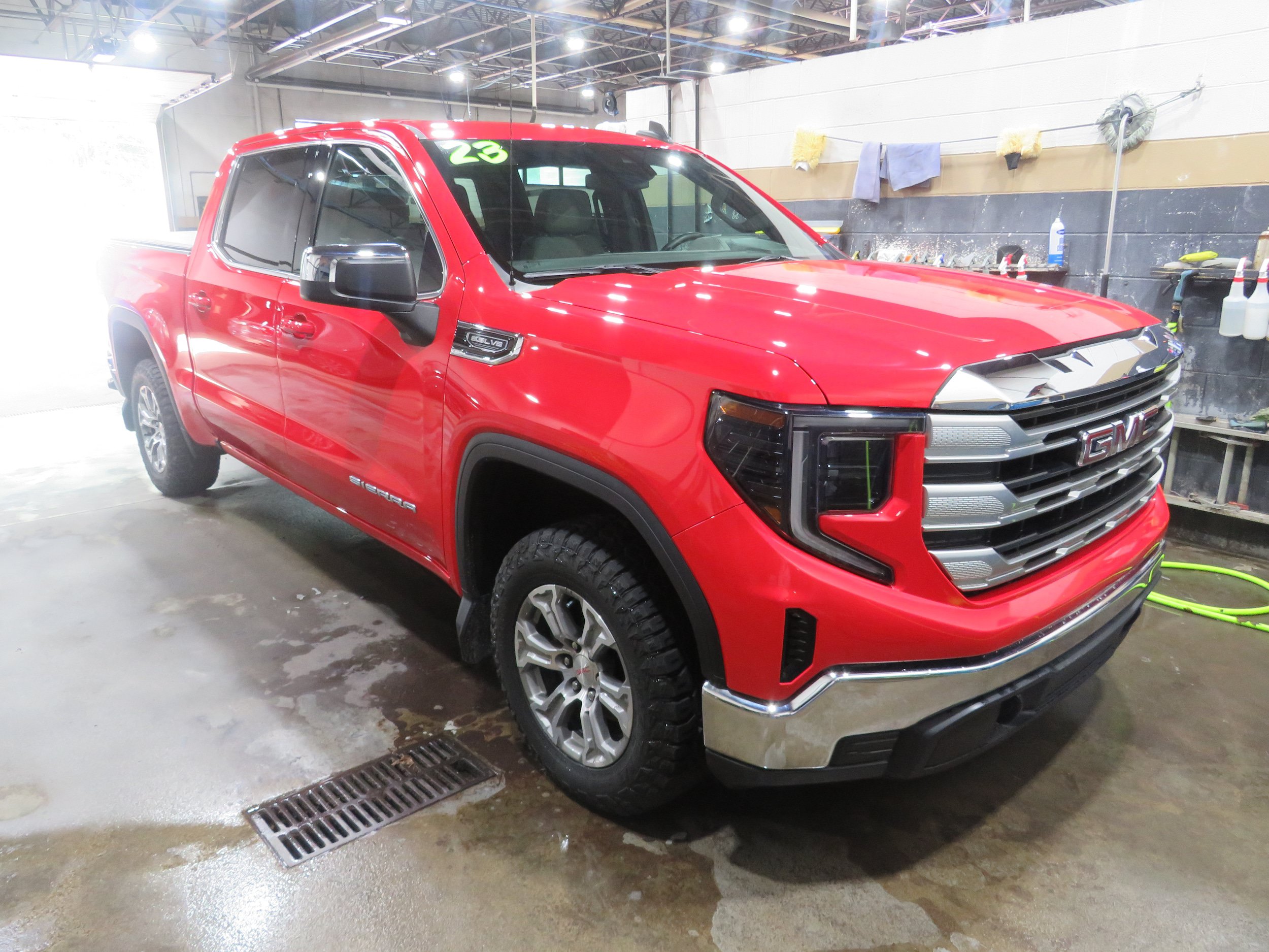 Used 2023 GMC Sierra 1500 SLE AWD/4WD image 1