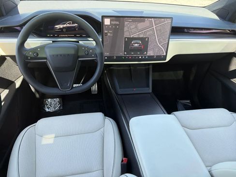 Used 2022 Tesla Model X Plaid image 11