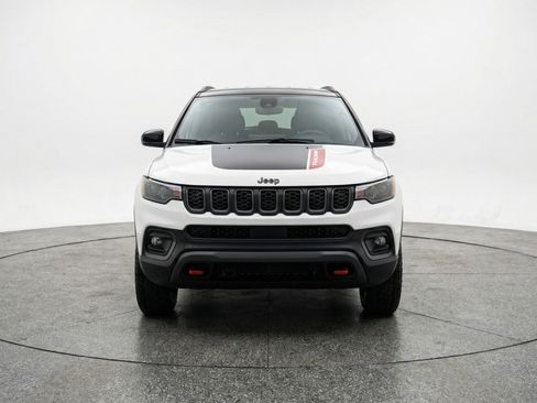 Used 2025 Jeep Compass Trailhawk image 2