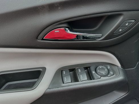 New 2024 Chevrolet Equinox LS w/ LS Convenience Package image 9