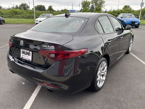 Certified 2023 Alfa Romeo Giulia Ti AWD/4WD image 8