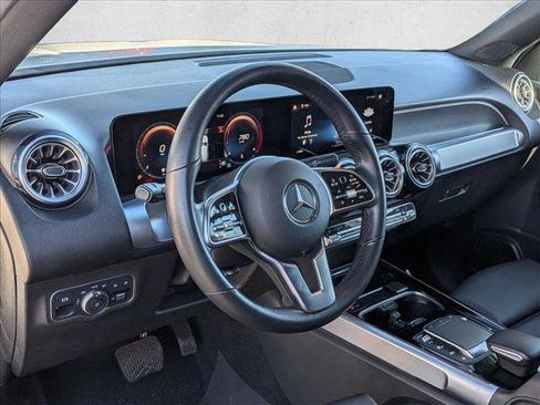 Used 2022 Mercedes-Benz GLB 250 image 10