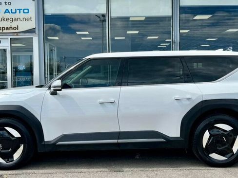 Used 2024 Kia EV9 Light Long Range RWD image 2