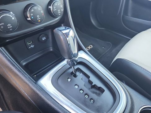 Used 2013 Chrysler 200 Limited FWD image 21