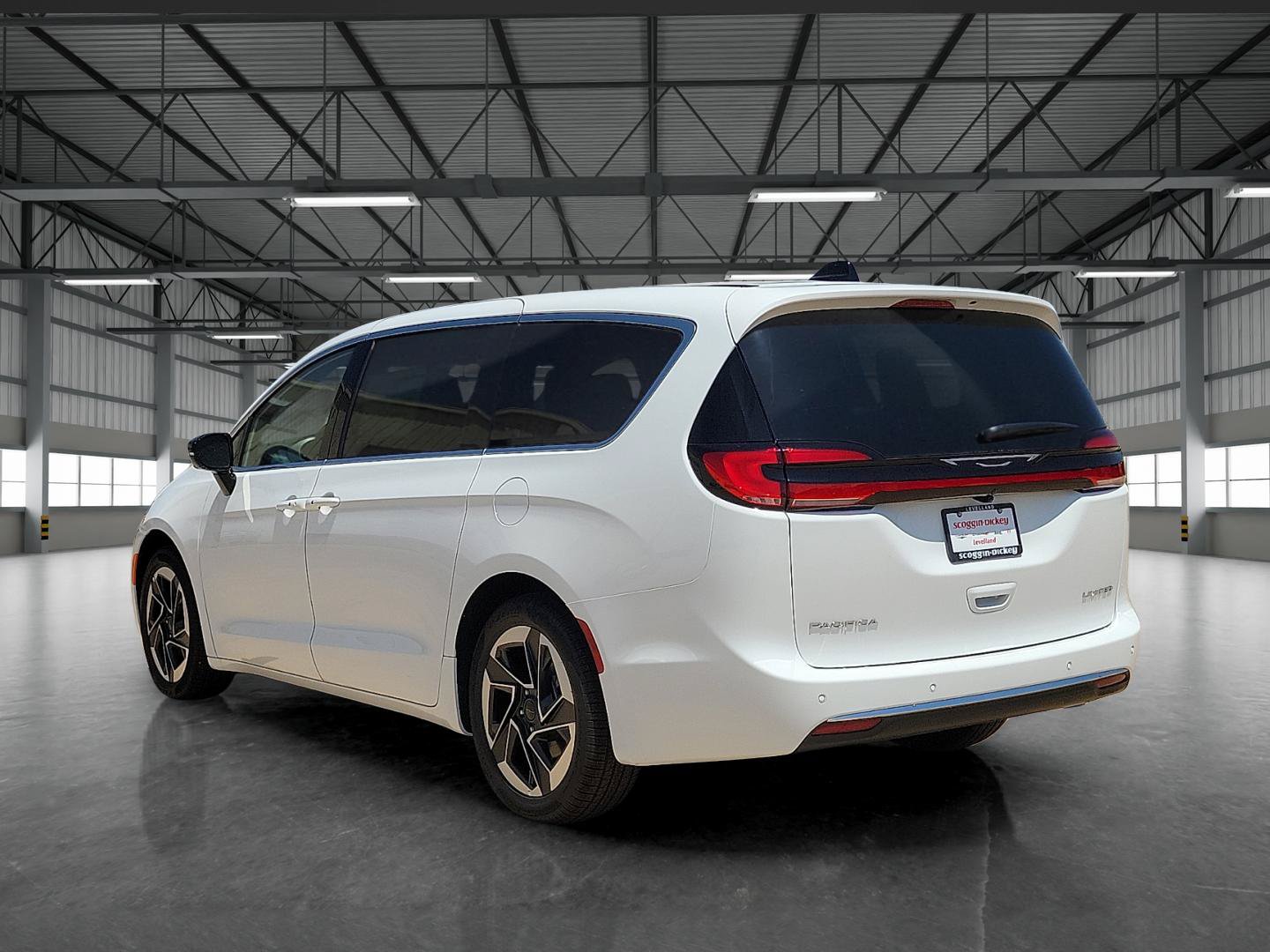 New 2027 Chrysler Pacifica Limited FWD image 3
