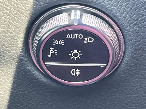 Used 2025 Mercedes-Benz GLC 300 image 25