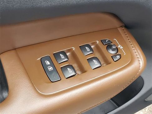 Certified 2025 Volvo XC60 B5 Plus image 12