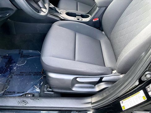 Used 2023 Toyota Corolla LE image 33