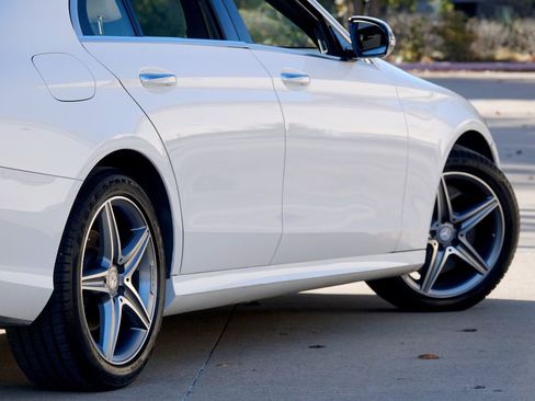 Used 2017 Mercedes-Benz E 300 4MATIC image 34