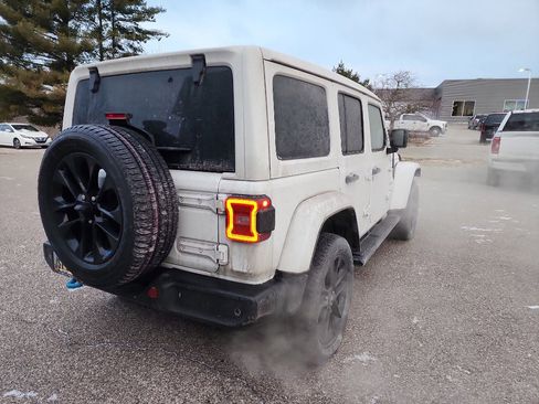 Used 2022 Jeep Wrangler Unlimited Sahara w/ Cold Weather Group image 7
