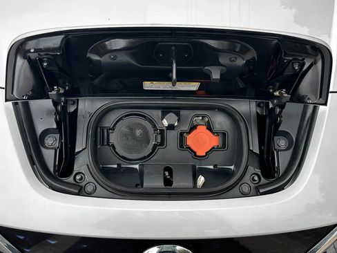 Used 2021 Nissan Leaf SV w/ SV Technology Package image 38