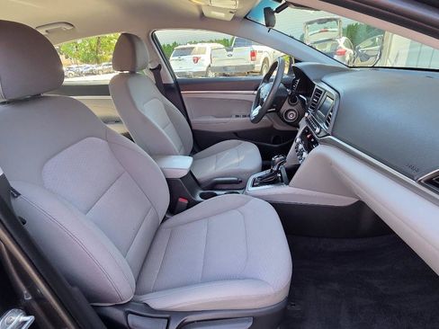 Used 2020 Hyundai Elantra SE FWD image 14