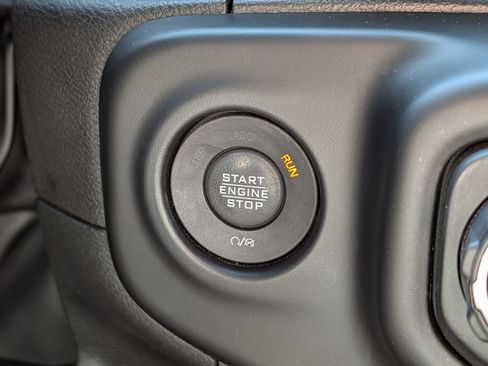 Used 2022 Jeep Wrangler Unlimited Sahara AWD/4WD image 29