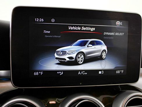 Used 2017 Mercedes-Benz GLC 300 4MATIC image 34