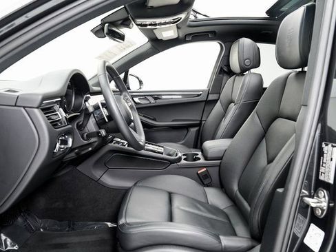 Used 2023 Porsche Macan Turbo image 6
