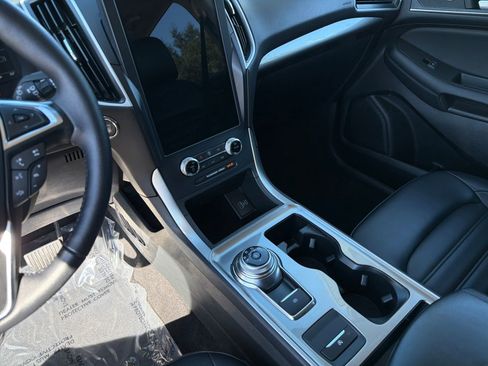 Used 2024 Ford Edge SEL image 18