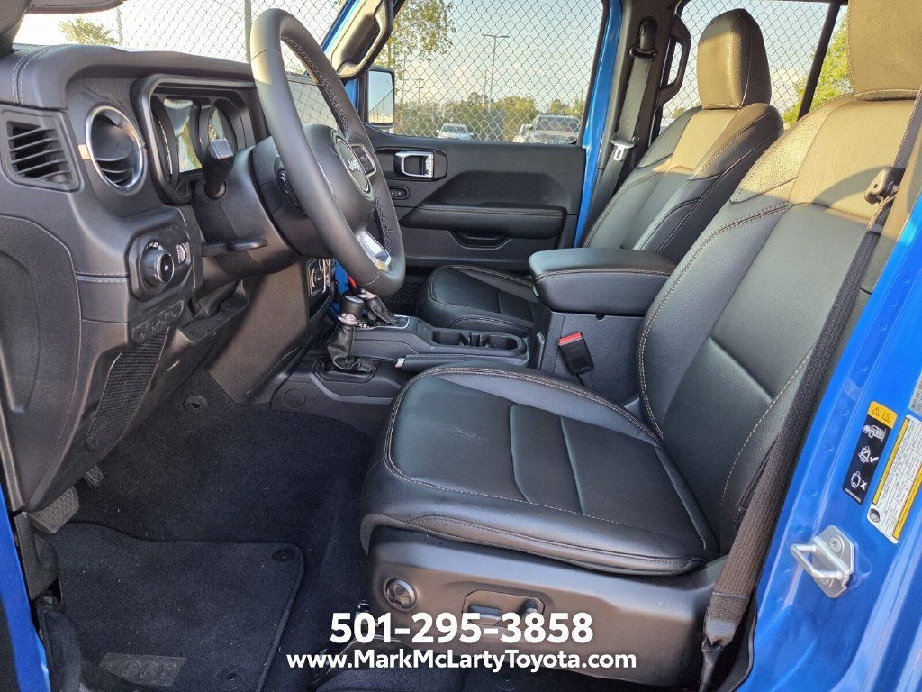 Used 2025 Jeep Wrangler Unlimited Sahara AWD/4WD image 7