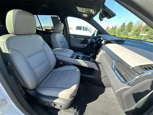 Used 2024 GMC Acadia Elevation image 22