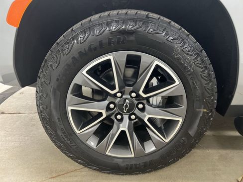 Used 2023 Chevrolet Tahoe Z71 w/ Luxury Package image 27