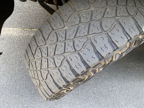 Used 2024 Chevrolet Silverado 2500 ZR2 w/ Technology Package image 12