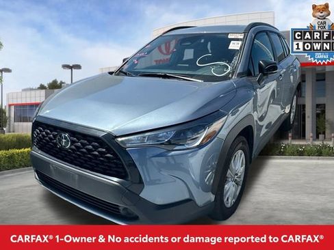 Used 2025 Toyota Corolla Cross LE FWD image 2