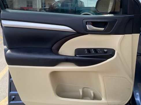 Used 2016 Toyota Highlander XLE FWD image 34