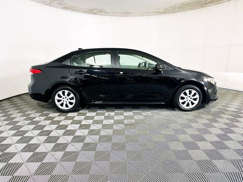 Used 2024 Toyota Corolla LE FWD image 2