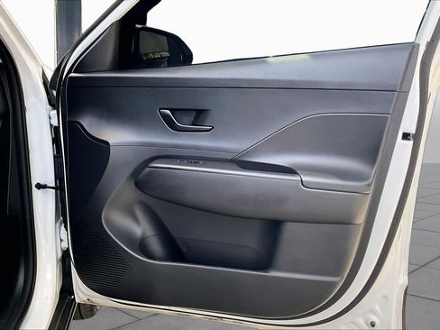 Used 2025 Hyundai Kona SEL FWD image 22