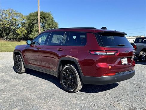 New 2025 Jeep Grand Cherokee L Laredo image 22
