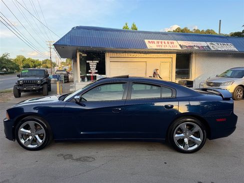 Used 2014 Dodge Charger SXT w/ Driver Confidence Group (AJG) RWD image 5