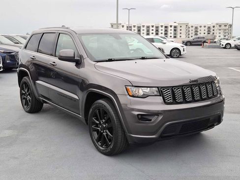 Used 2019 Jeep Grand Cherokee Altitude image 8