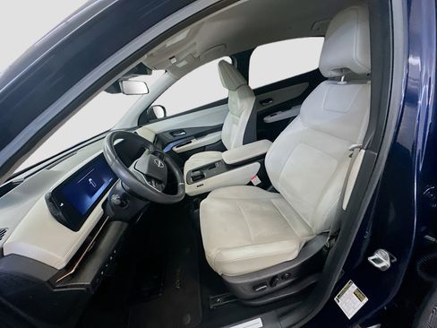 Used 2024 Nissan Ariya AWD image 13