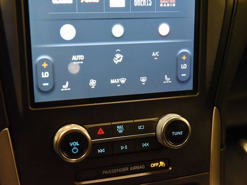 Used 2024 Ford Edge SEL image 17