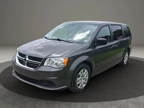Used 2020 Dodge Grand Caravan SE FWD image 3