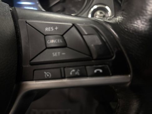 Used 2017 Nissan Rogue SV image 19