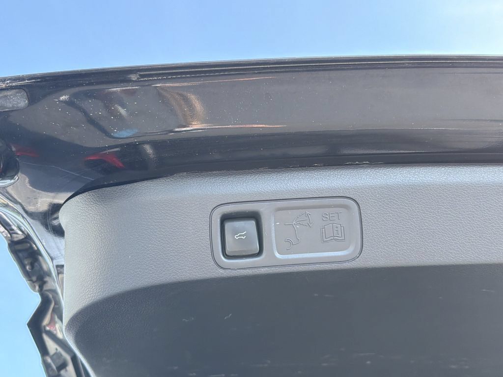 Used 2024 Ford Expedition XLT AWD/4WD image 16