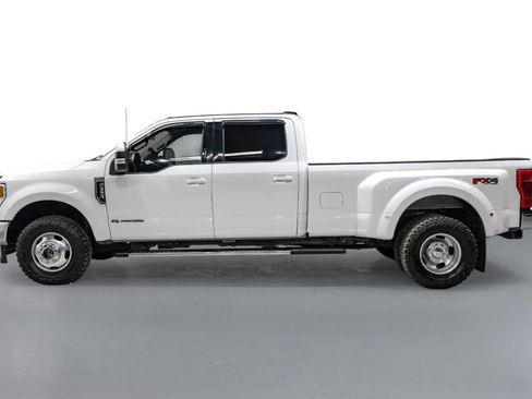 Used 2020 Ford F350 Lariat w/ Lariat Value Package image 9